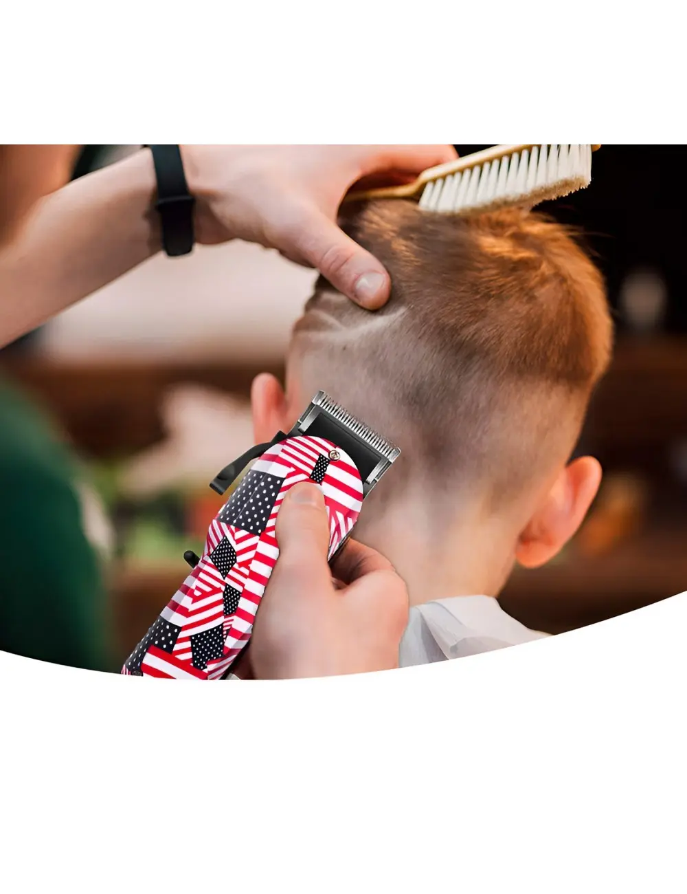 Cortadora de pelo profesional WAER con diseño de bandera de Estados Unidos, utilizada en corte de cabello a niño.