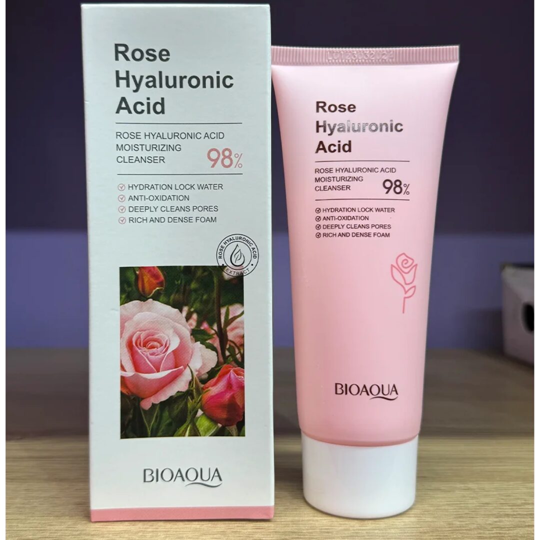 Caja y tubo de limpiador facial Rose Hyaluronic Acid Bioaqua con rosas, 98% hidratación.