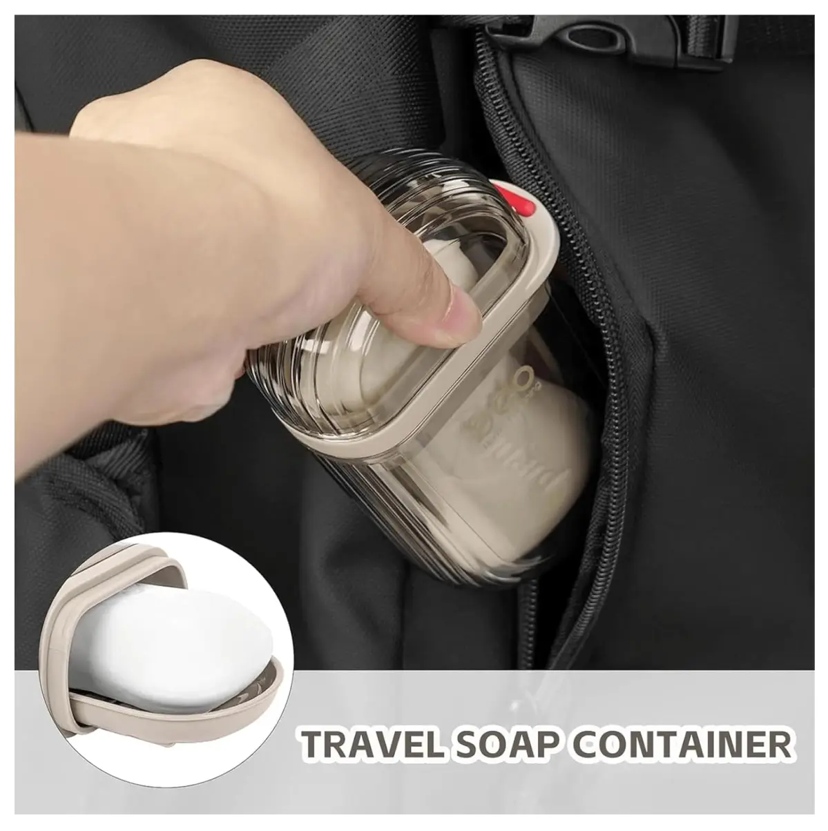 Jabonera portátil de viaje transparente con tapa y jabón dentro de un bolsillo de mochila.