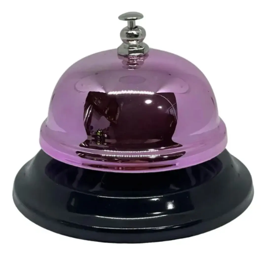 Campana de timbre de cocina o hotel, color rosado metálico brillante, con base negra.