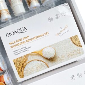 Mini kit viajero facial Bioaqua Rice Raw Pulp, set para blanquear e hidratar la piel con envases pequeños y detalles de arroz en empaque.