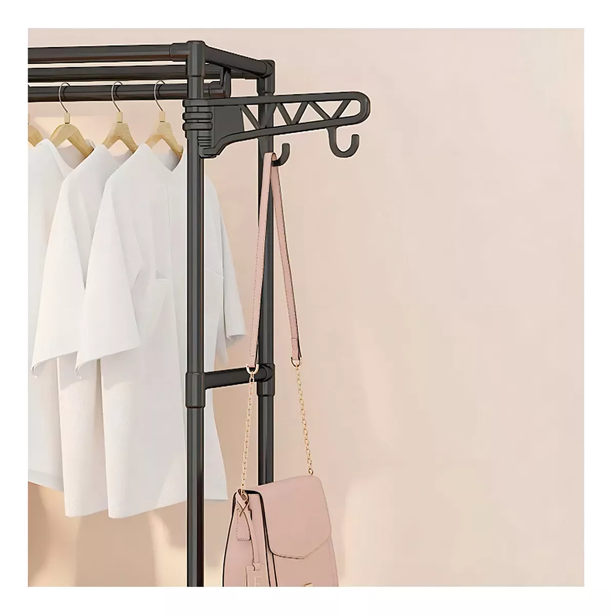 Closet organizador de ropa multifuncional con bolsa rosada colgando.