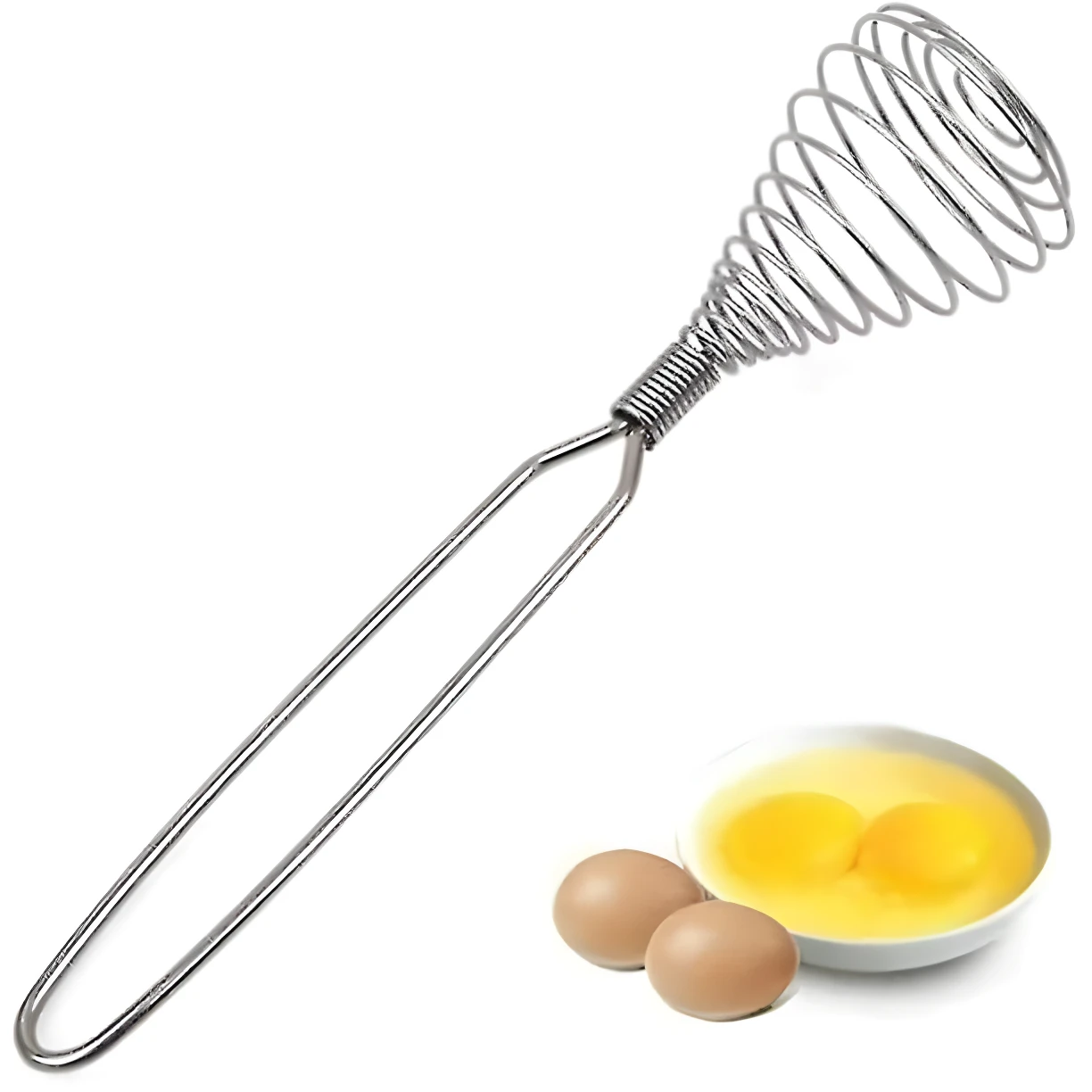Batidor manual de resorte plateado con dos huevos y dos yemas en un cuenco blanco, ideal para batir.