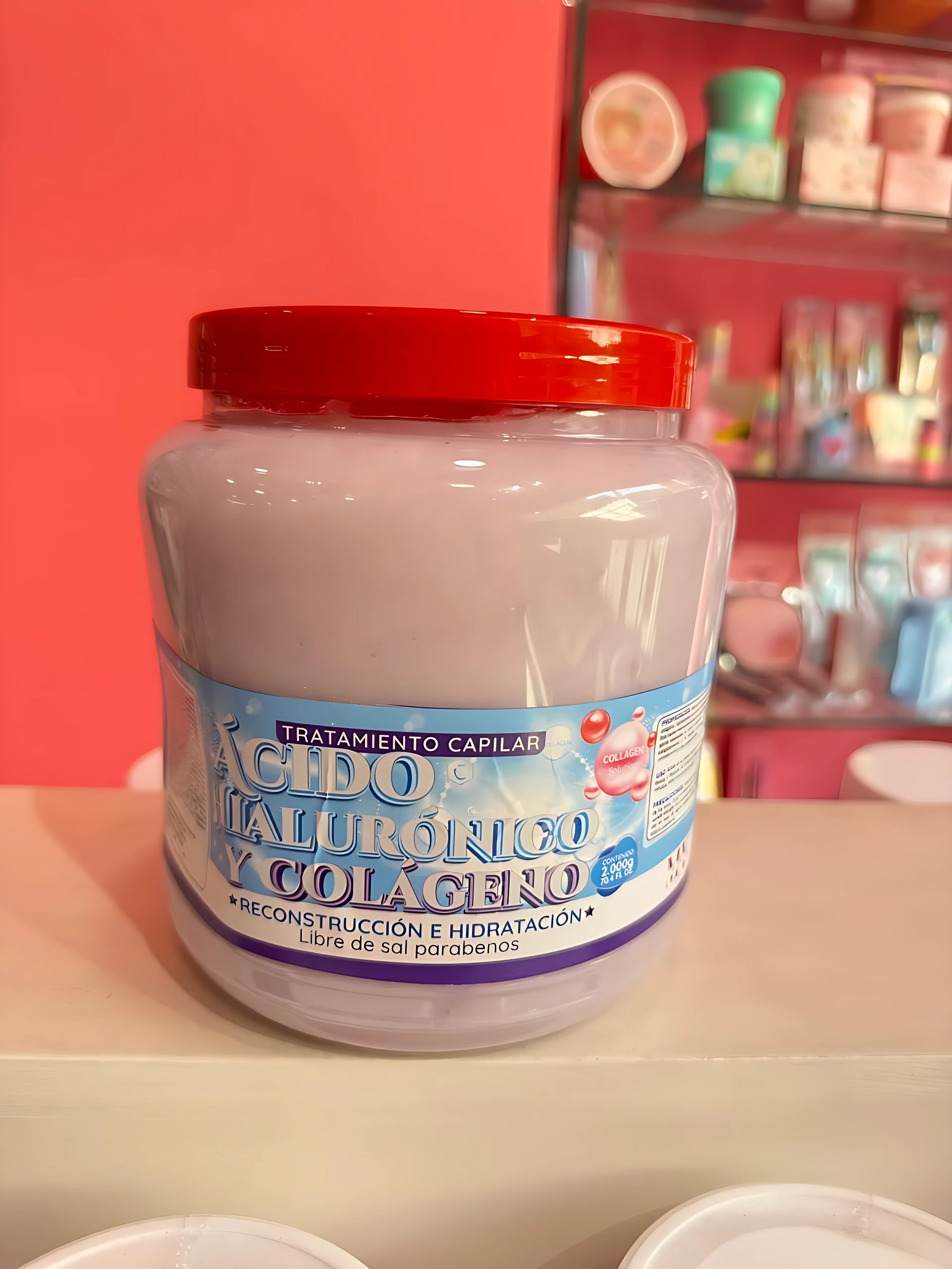Tarro grande con tratamiento capilar ácido hialurónico y colágeno, libre de sal y parabenos.