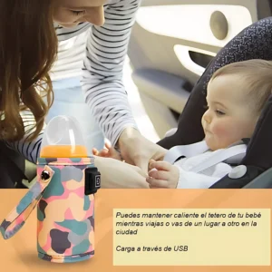 Calentador de biberón portátil con diseño camuflado y puerto USB, ideal para mantener la leche del bebé caliente durante viajes.