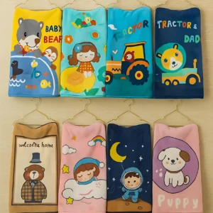 Cobija infantil piel de durazno estampada con osos, tractor, astronauta y cachorro.