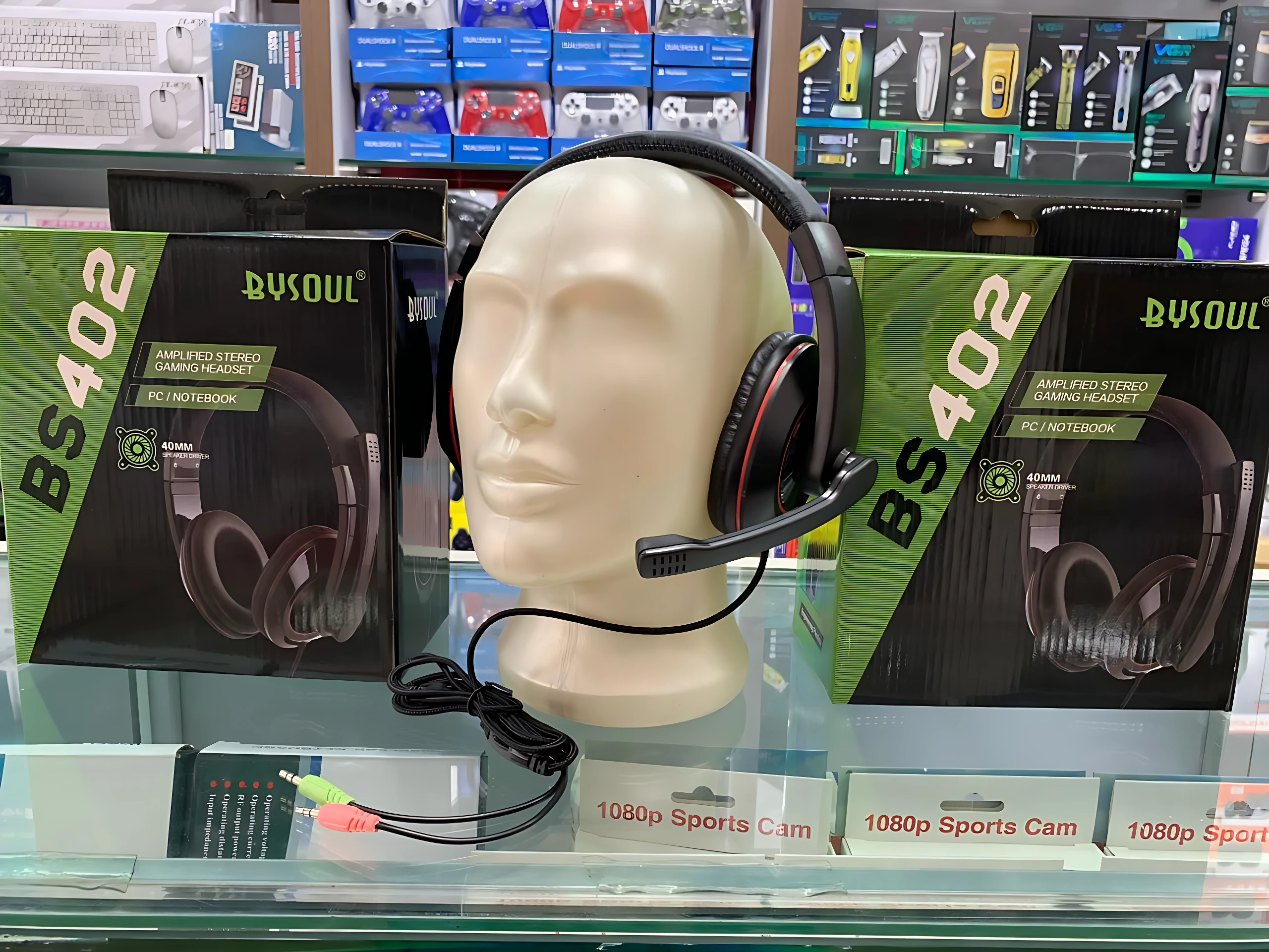 Diadema gamer Bysoul BS-402 negra con micrófono, amplificada para PC/Notebook, en empaque verde y negro.