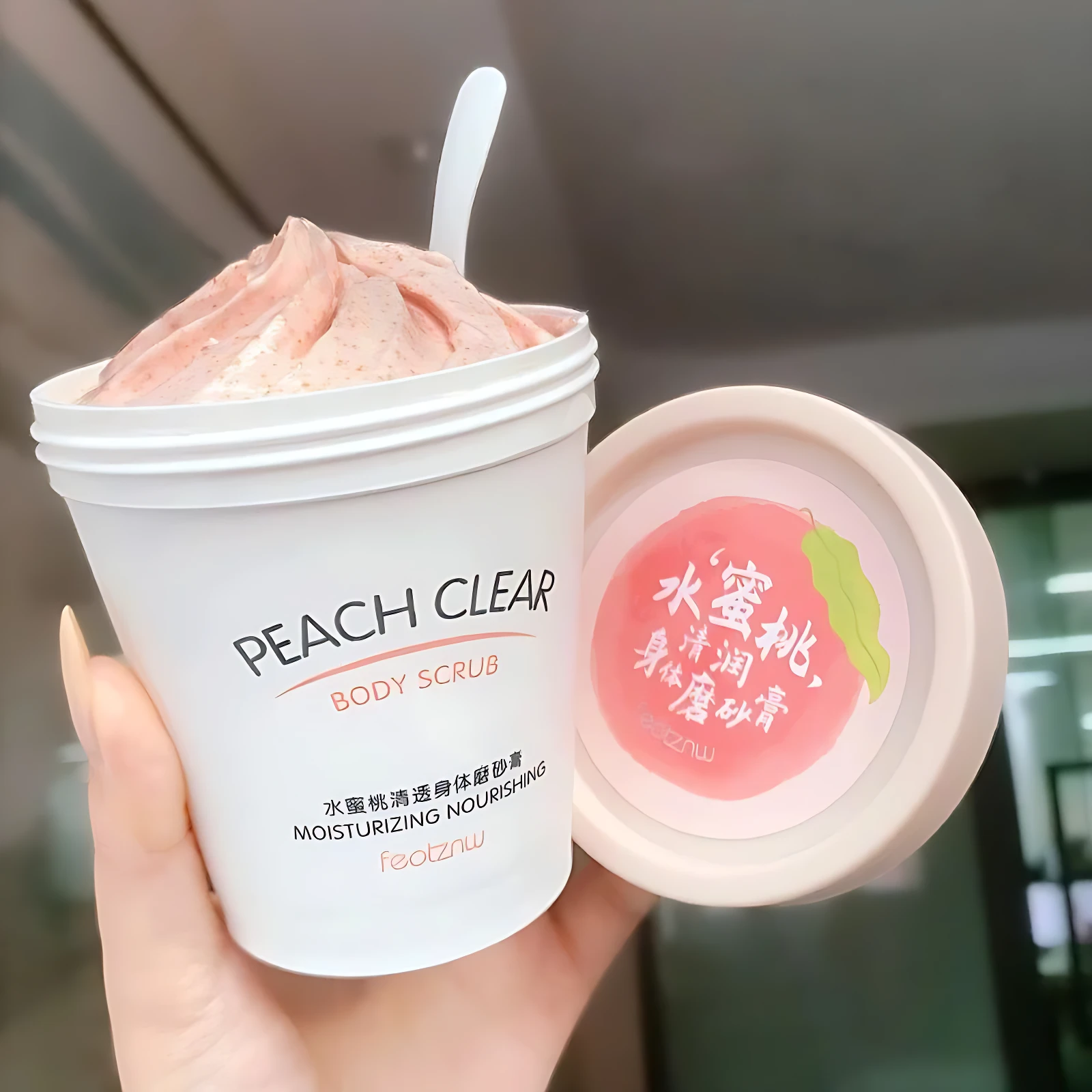 Exfoliante corporal PEACH CLEAR de durazno con textura cremosa y aroma dulce, en envase blanco y tapa rosa.
