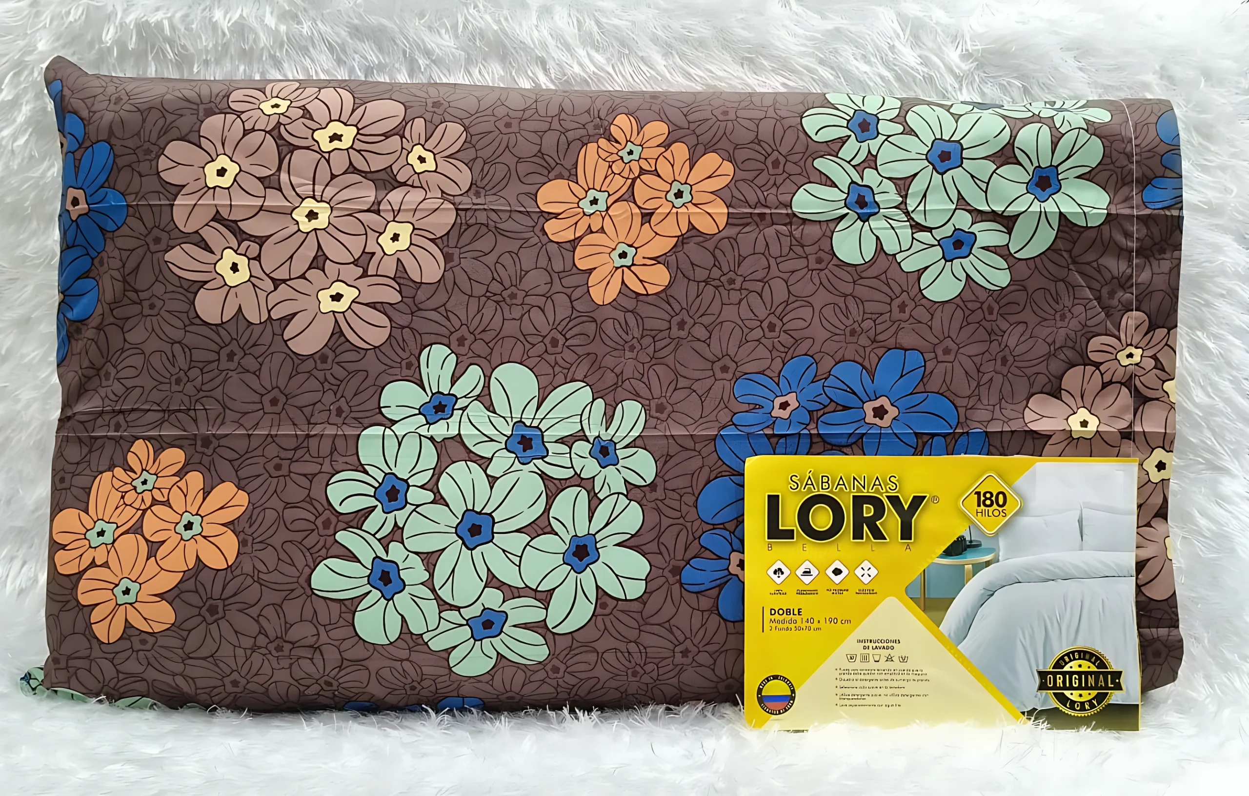 Juego de Sábanas Lory Doble 140x190 cm estampado de flores en tonos café, azul, naranja y menta. Incluye 2 fundas.