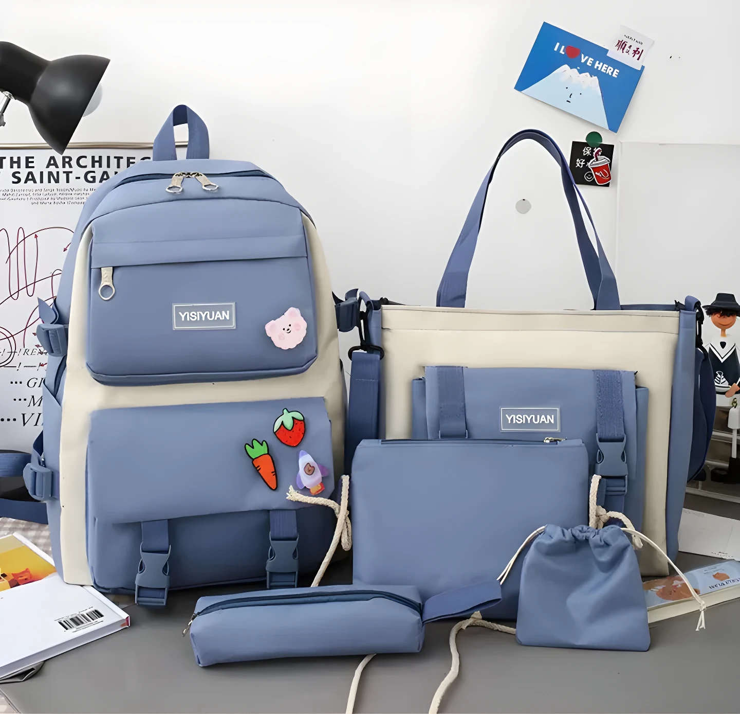 Set de 5 bolsos y maletas azules y crema, estilo casual para dama.
