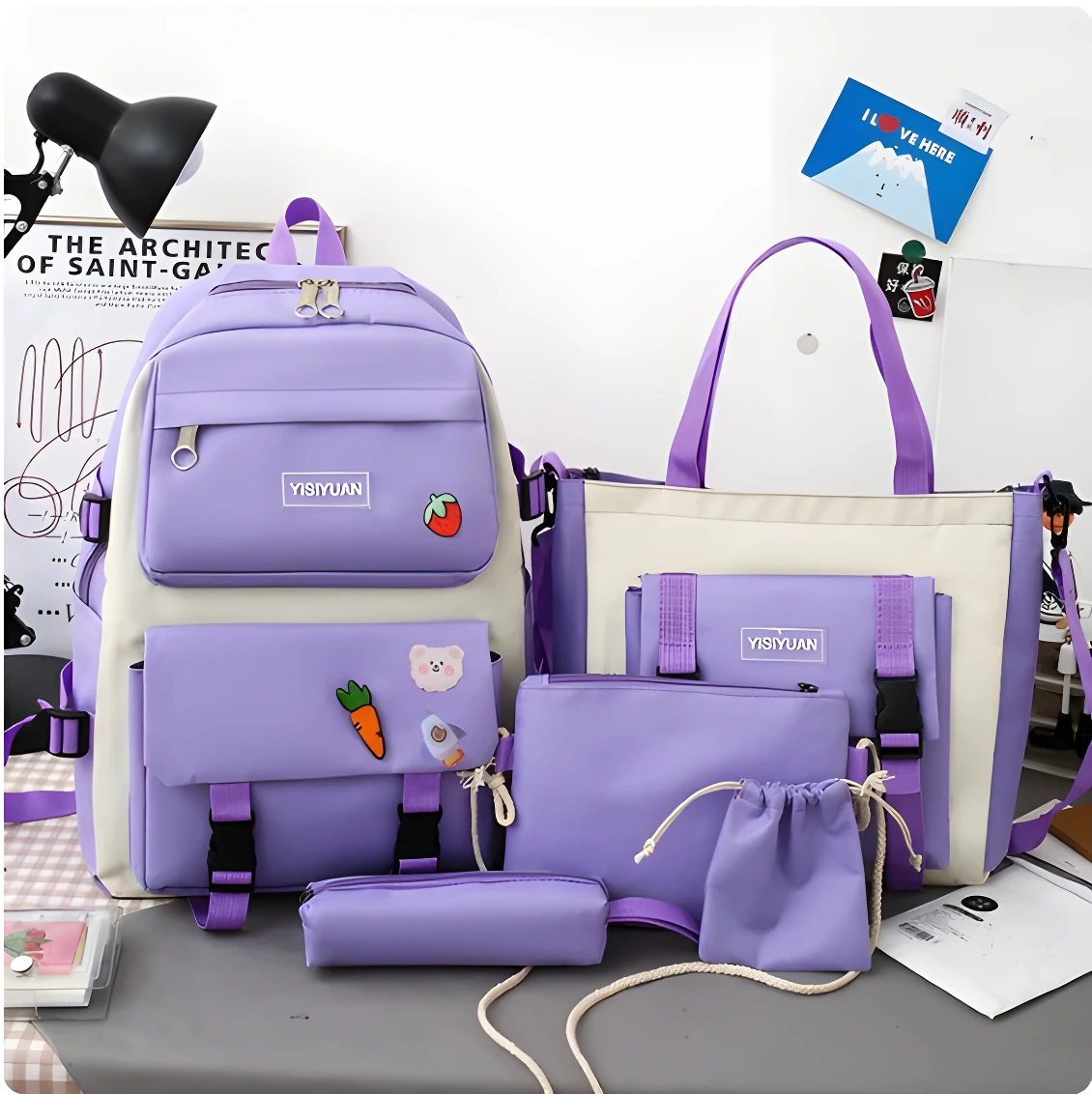 Maleta bolso 5 en 1 lila, incluye mochila, tote, neceser, estuche y bolsa de cordón, con diseños de fresa y zanahoria.