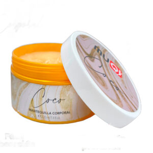 Mantequilla Corporal Muqi Coco en tarro abierto con tapa decorada, 220 ml.