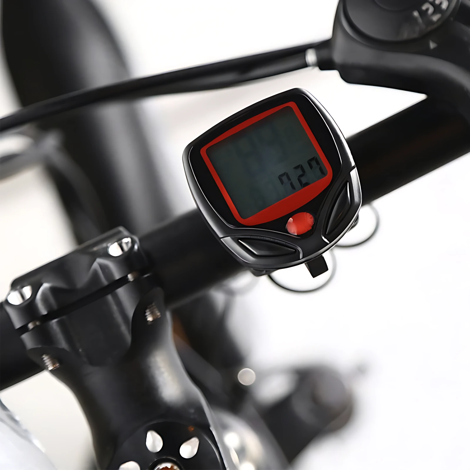 Odómetro para bicicleta con pantalla digital negra y marco rojo, marca 7.20, montado en manillar.