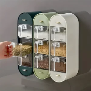 Contenedores de especias organizador de pared, cada uno con cajón dispensador y etiqueta, en colores verde oscuro, verde menta y crema.