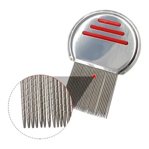 Peine eliminador de piojos y liendres en acero inoxidable con detalles rojos. Incluye lupa para inspección.