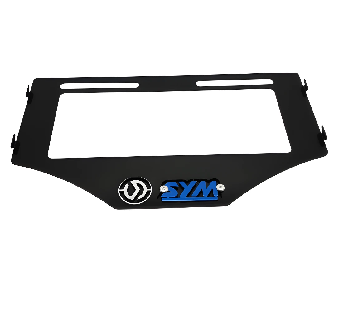 Porta placas SYM 3D negro para Adxtg 150, con logo plateado.