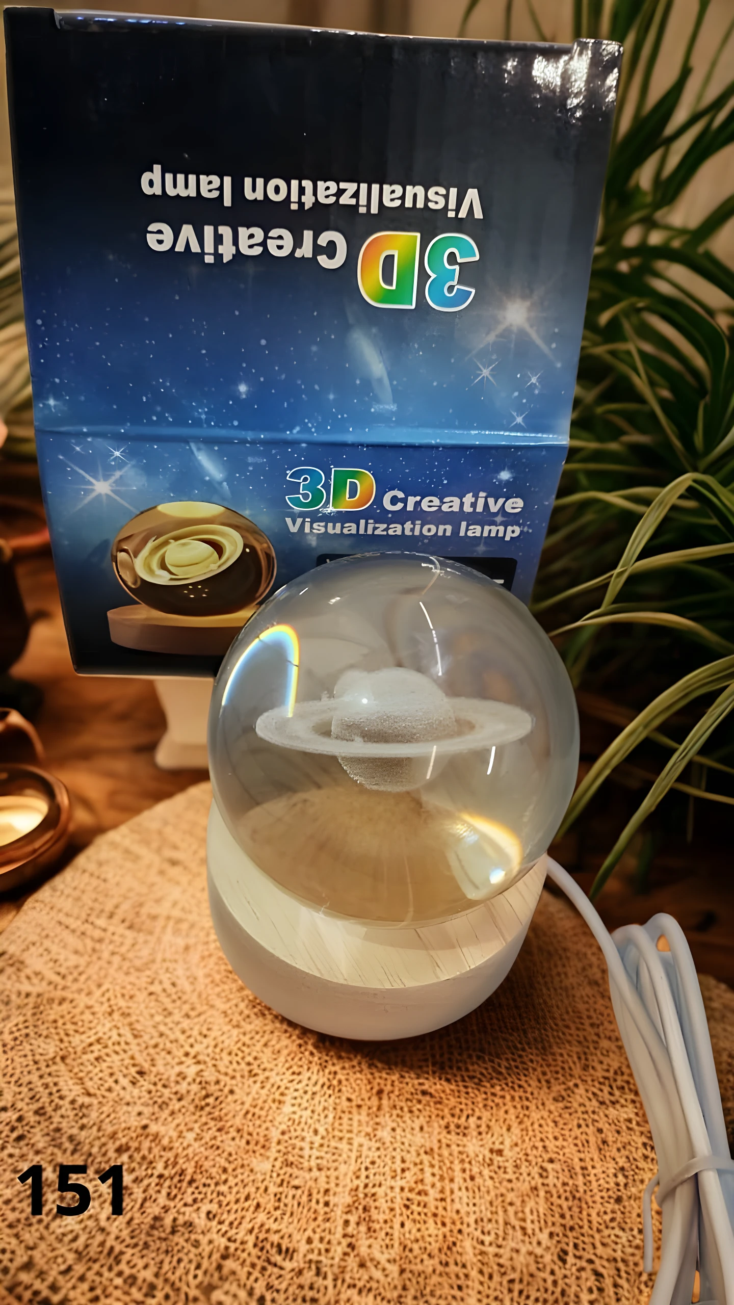 Lámpara de escritorio 3D Creative con forma de planeta Saturno, base blanca, cable y numeración "151".