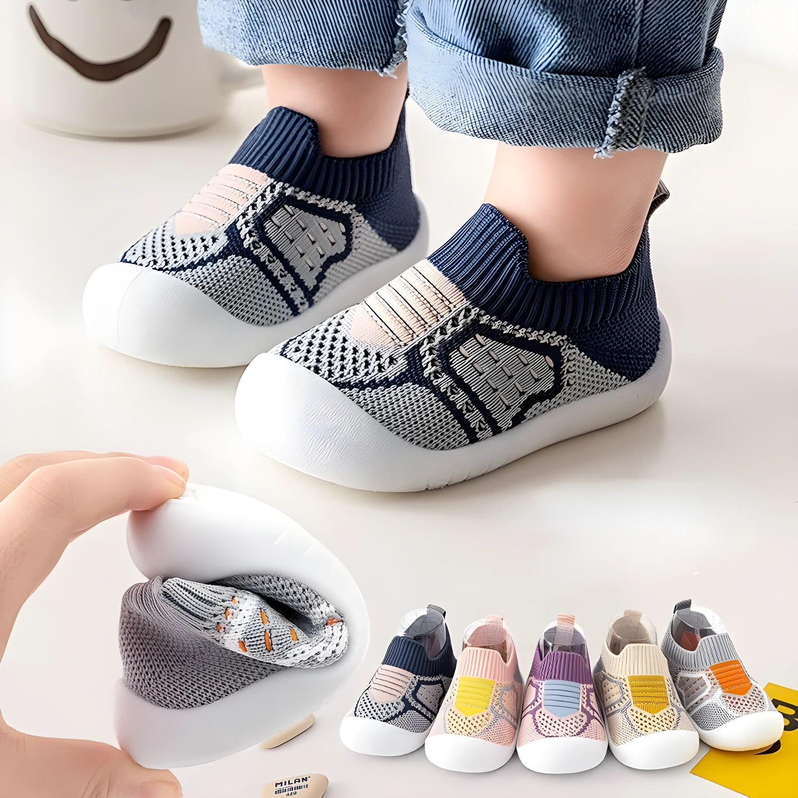 Zapatos para bebé con suela de goma, tela tejida gris y azul, con detalle rosado, 3 pares adicionales visibles de otros colores.