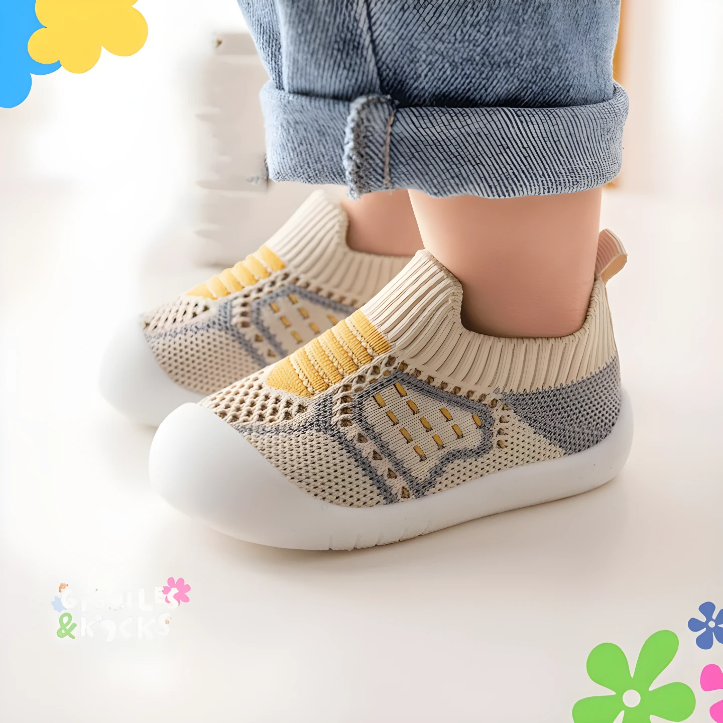 Zapato para bebé suela de goma, tejido transpirable beige y amarillo, para uso casual.