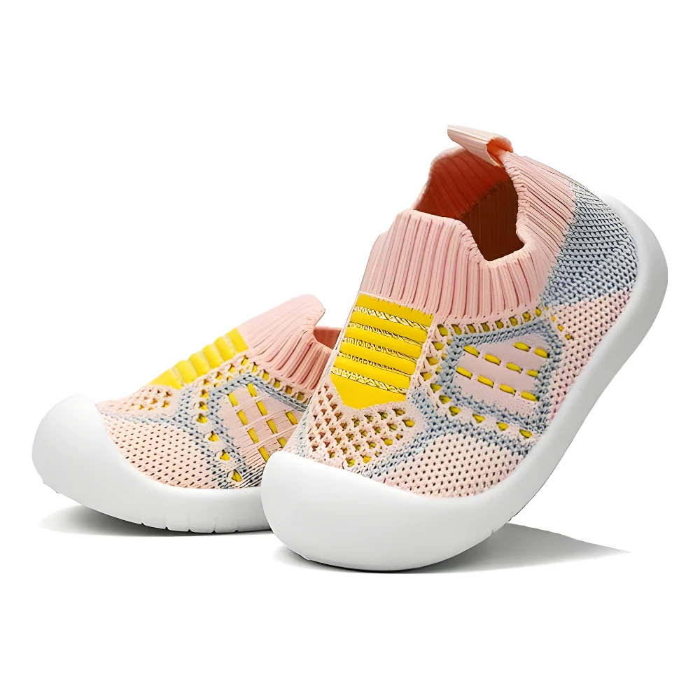 Zapatos rosados y amarillos para bebé, con suela de goma blanca y malla transpirable.